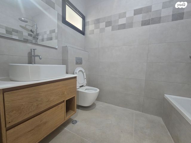 דירת גן, בנימין ד'ישראלי, אחוזה, חיפה