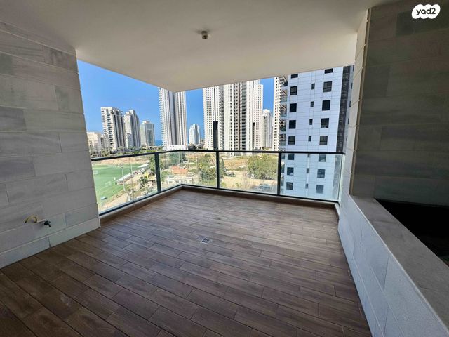 דירה, אמנון ליפקין שחק, נוף הטיילת, נתניה