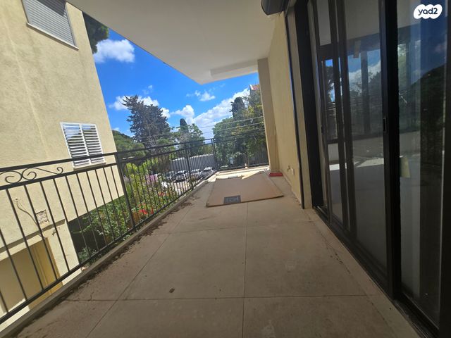 דירת גן, בנימין ד'ישראלי, אחוזה, חיפה