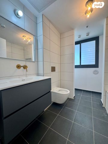 דירה, אמנון ליפקין שחק, נוף הטיילת, נתניה