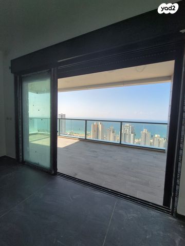 דירה, אמנון ליפקין שחק, נוף הטיילת, נתניה