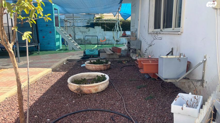 דו משפחתי, אור עקיבא