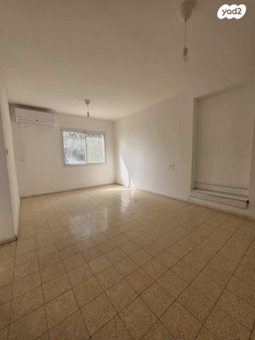 דירה, הזית, לוטם, לוטם