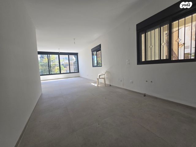 דירת גן, בנימין ד'ישראלי, אחוזה, חיפה