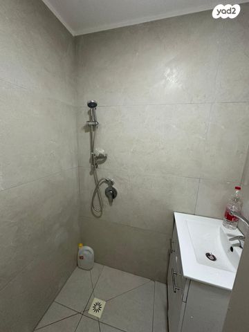 דירה, הגליל 23, המיסדים, כרמיאל