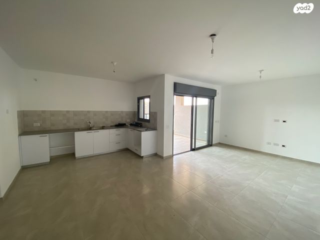 דירה, הערבה, אלפי מנשה