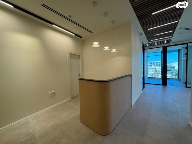 משרדים, דרך מנחם בגין 11, רמת גן