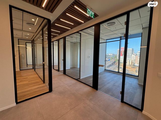 דרך מנחם בגין 11