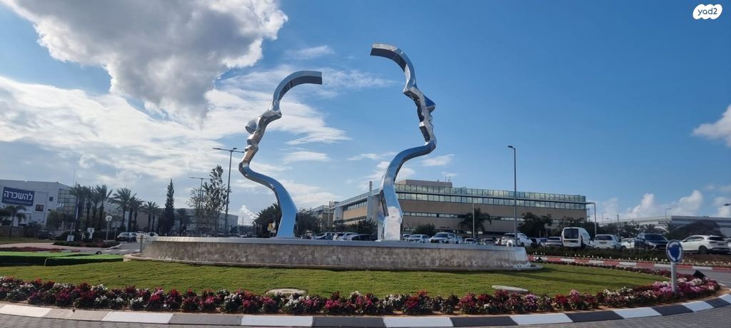 מחסנים, קיסריה