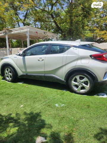מודעת רכב טויוטה C-HR