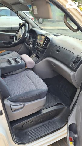 יונדאי H-1 / i800