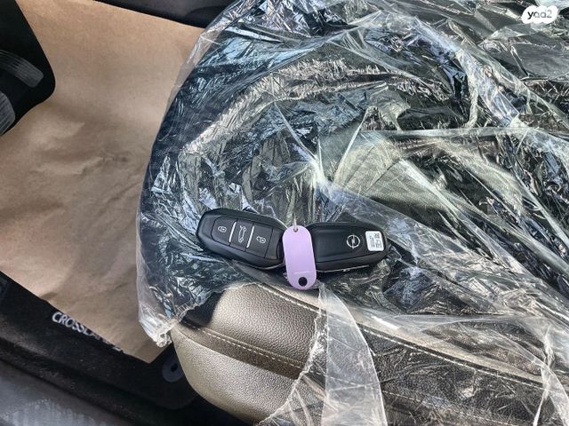 אופל קרוסלנד X