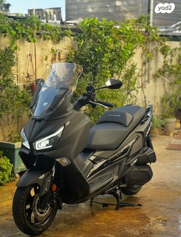 מודעת רכב סאן יאנג ג'וי-מקס Z-300