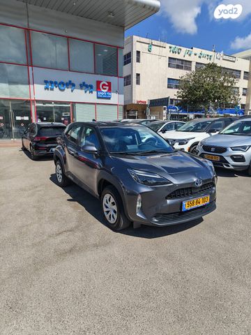 מודעת רכב טויוטה יאריס קרוס