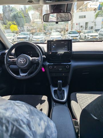 טויוטה יאריס קרוס