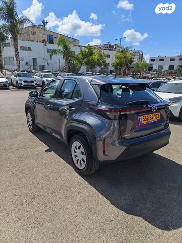 טויוטה יאריס קרוס