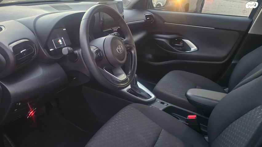 טויוטה יאריס קרוס