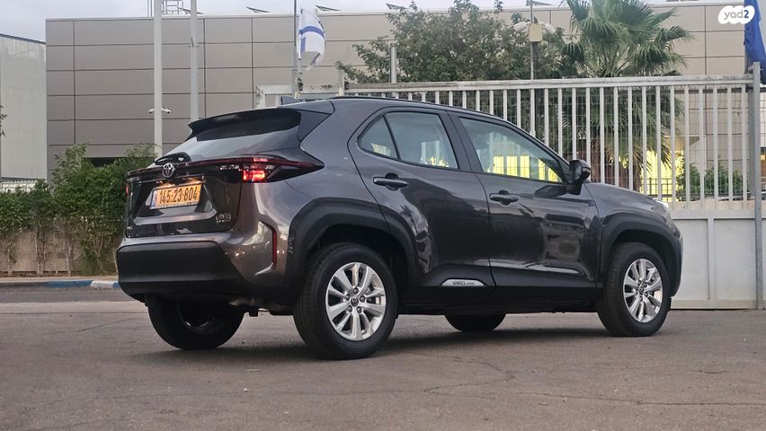 טויוטה יאריס קרוס