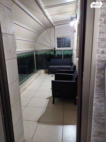 אורי צבי גרינברג 25