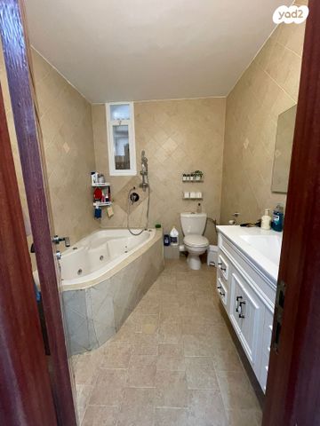 דירה, אנוסי משהד 7, ארמון הנציב, תלפיות מזרח, ירושלים