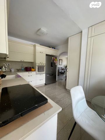 דירה, אנוסי משהד 7, ארמון הנציב, תלפיות מזרח, ירושלים