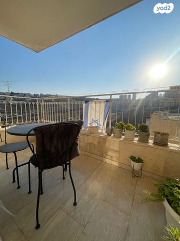 דירה, אנוסי משהד 7, ארמון הנציב, תלפיות מזרח, ירושלים