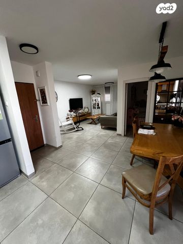 דירה, רמב"ם 735, שאר העיר, חצור הגלילית