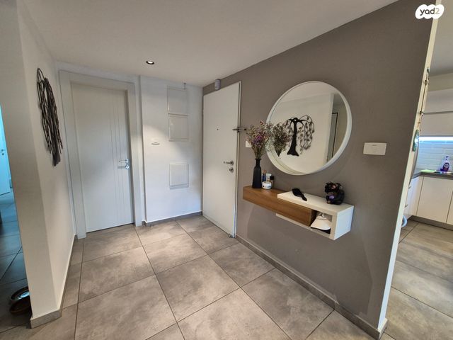 דירת גן, הצלף 8, צמח השדה, מעלה אדומים