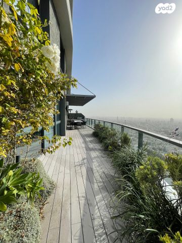 גג/ פנטהאוז, אריאל שרון 4, סיטי, גבעתיים