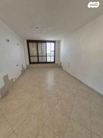 דירה, ג' / מרכז מזרח העיר, רחובות