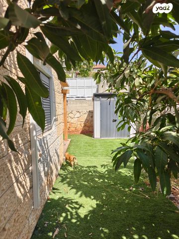 דירת גן, עפרוני, גבעת הסלעים, ראש העין