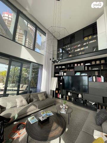 גג/ פנטהאוז, אריאל שרון 4, סיטי, גבעתיים