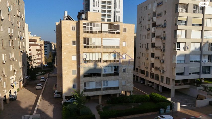 שדרות ז'בוטינסקי 43