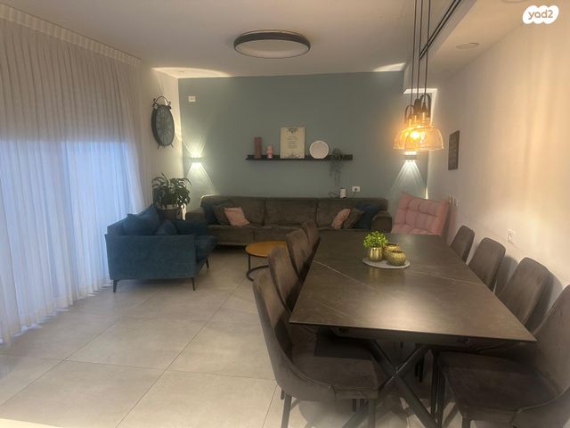 דירת גן, יוסף אבו, נתיבות מערב, נתיבות