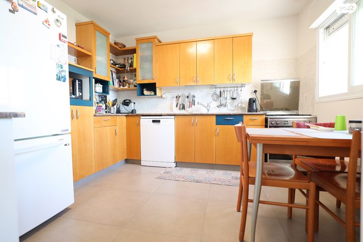 דירה, שכונה ה'-ו', מבשרת ציון