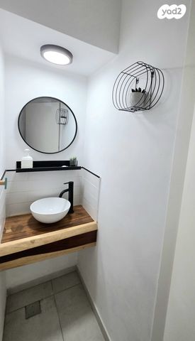 גג/ פנטהאוז, נתיבות