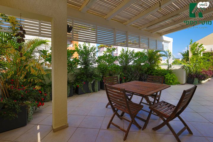 גג/ פנטהאוז, הפרחים, כפר סבא