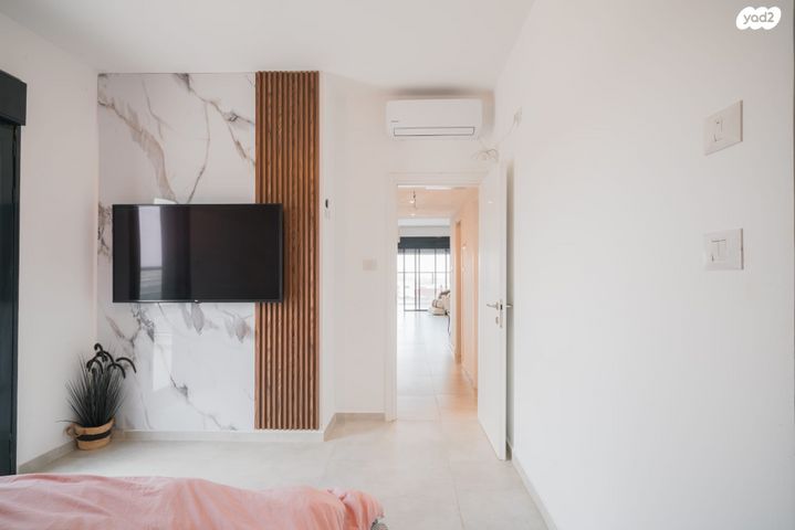 דירה, אריק איינשטיין, נווה שרון / שער העיר, נתיבות