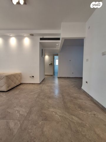 דירה, וייצמן, עיר, מרכז העיר, נהריה