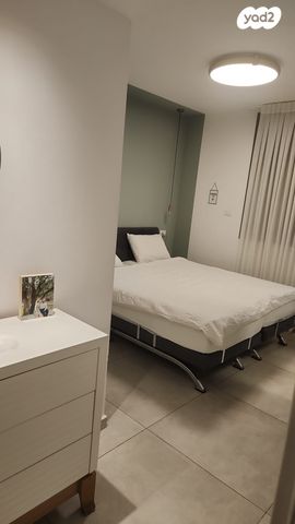 דירת גן, יוסף אבו, נתיבות מערב, נתיבות