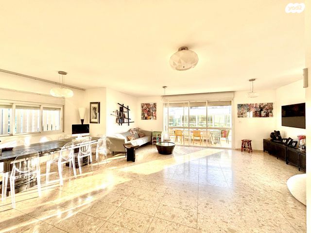 טריפלקס, דוד רמז, מרכז העיר דרום, נתניה