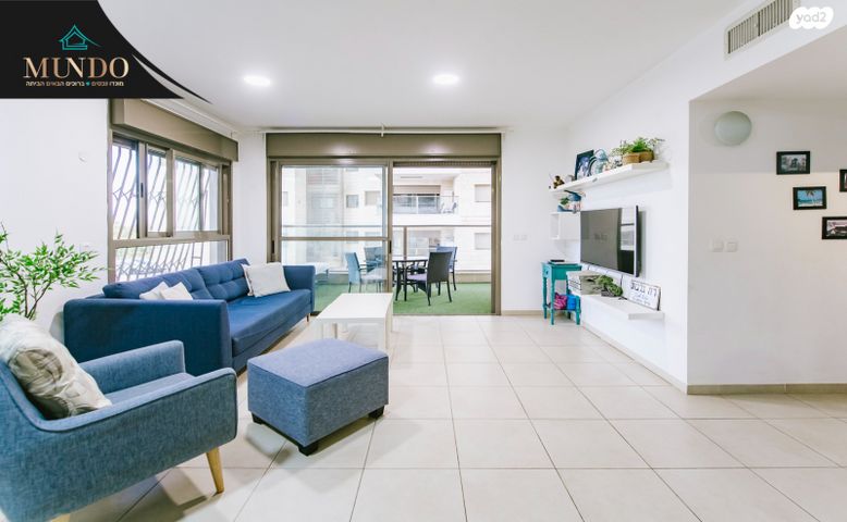 דירה, אהוד מנור, חתני פרס ישראל, באר יעקב