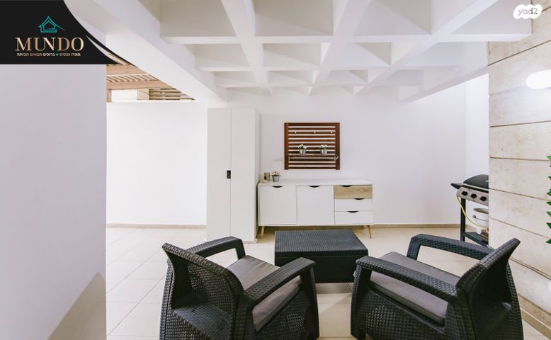 דירה, אהוד מנור, חתני פרס ישראל, באר יעקב