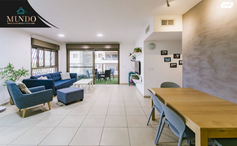 דירה, אהוד מנור, חתני פרס ישראל, באר יעקב