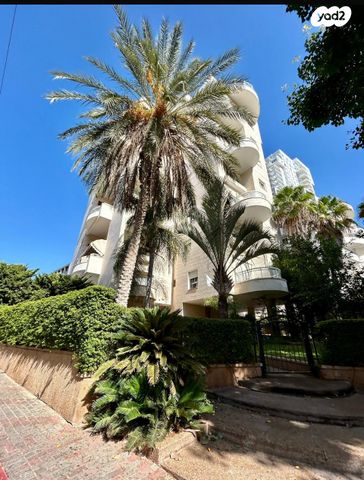 טריפלקס, דוד רמז, מרכז העיר דרום, נתניה