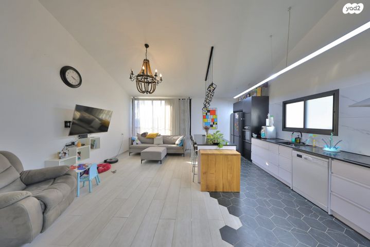 גג/ פנטהאוז, משה שרת, קרית חיים מזרחית, חיפה