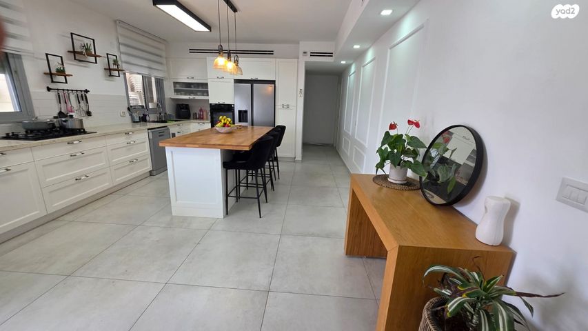 גג/ פנטהאוז, נתיבות