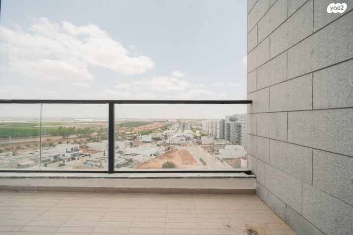 דירה, אריק איינשטיין, נווה שרון / שער העיר, נתיבות