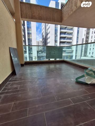 דירה, וייצמן, עיר, מרכז העיר, נהריה