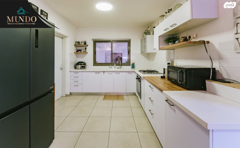 דירה, אהוד מנור, חתני פרס ישראל, באר יעקב